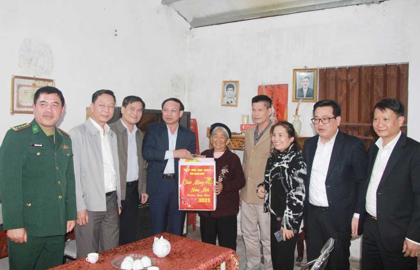 Quảng Ninh: Bí thư Tỉnh ủy trao quà Tết tới gia đình chính sách, hộ nghèo... - Ảnh 2.