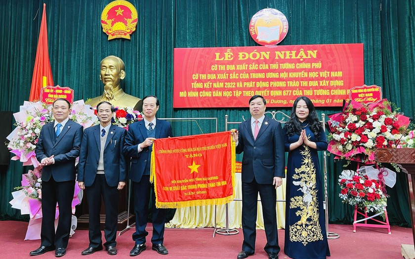 Hội Khuyến học tỉnh Hải Dương đón nhận cờ thi đua của Thủ tướng Chính phủ  - Ảnh 5.