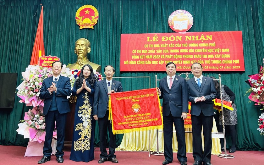 Hội Khuyến học tỉnh Hải Dương đón nhận cờ thi đua của Thủ tướng Chính phủ  - Ảnh 6.