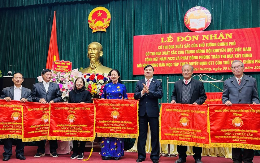 Hội Khuyến học tỉnh Hải Dương đón nhận cờ thi đua của Thủ tướng Chính phủ  - Ảnh 7.