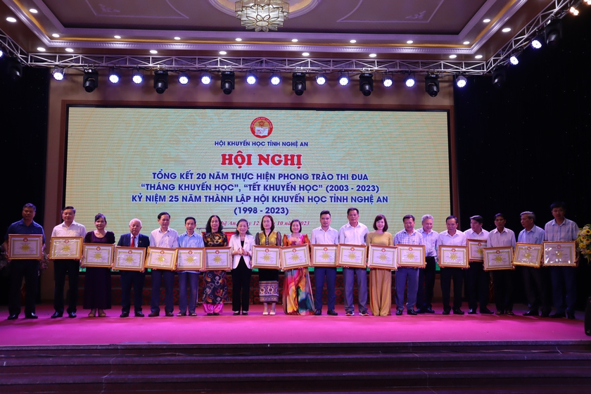 Hội Khuyến học tỉnh Nghệ An nhận Cờ thi đua xuất sắc của Trung ương Hội Khuyến học Việt Nam - Ảnh 4.