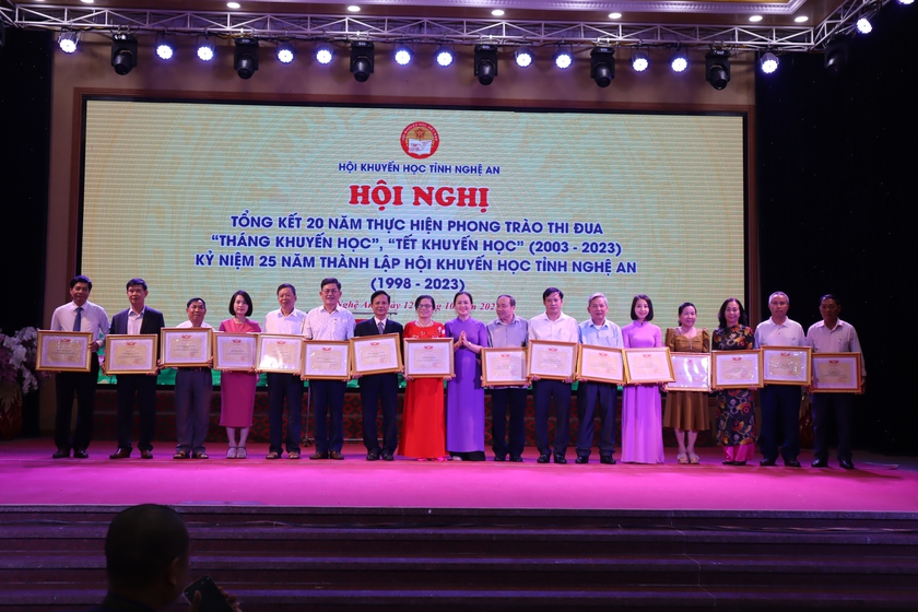 Hội Khuyến học tỉnh Nghệ An nhận Cờ thi đua xuất sắc của Trung ương Hội Khuyến học Việt Nam - Ảnh 8.