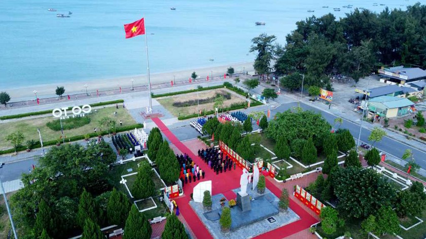 Quảng Ninh: Lễ báo công dâng Bác nhân kỷ niệm 60 năm thành lập tỉnh tại huyện đảo Cô Tô - Ảnh 1.