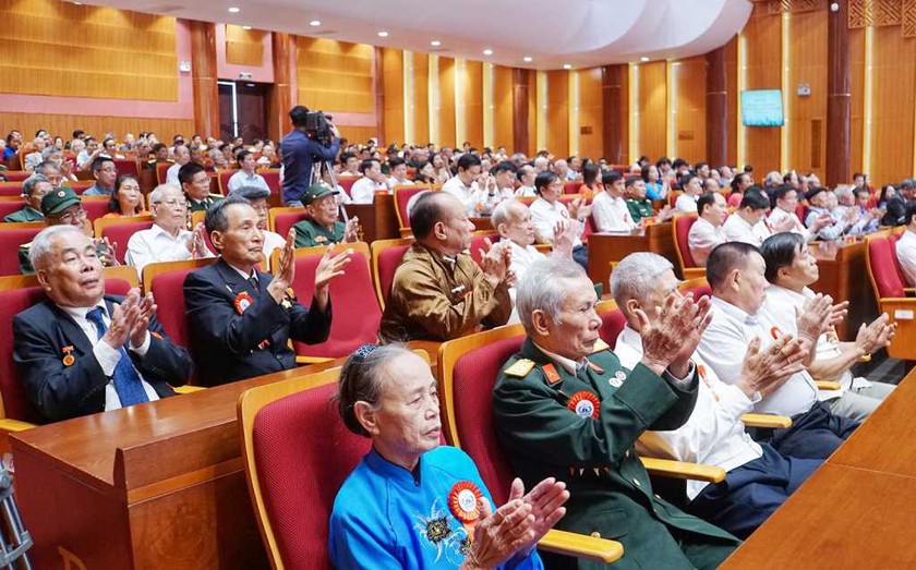Quảng Ninh: Tri ân tập thể, cá nhân tiêu biểu nhân kỷ niệm 60 năm thành lập tỉnh - Ảnh 1.