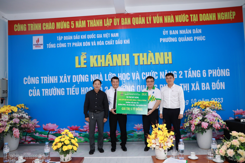 Petrovietnam tặng nhà lớp học cho Trường Tiểu học số 2, Quảng Bình - Ảnh 1.