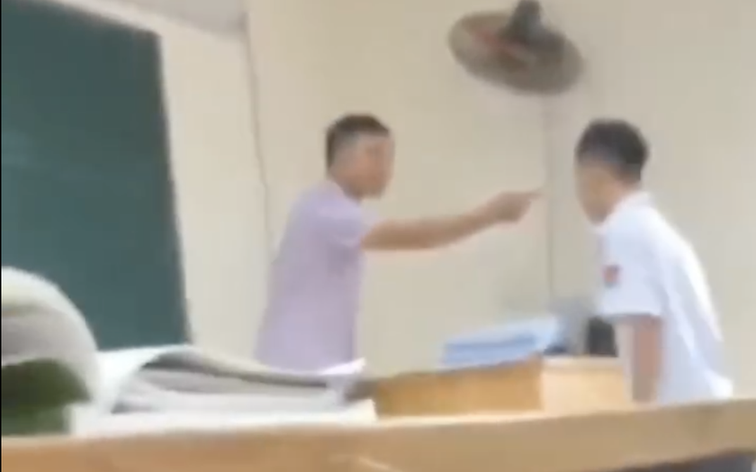 Thầy giáo xưng “mày - tao”, xúc phạm học sinh trong lớp học. Ảnh: Cắt từ clip