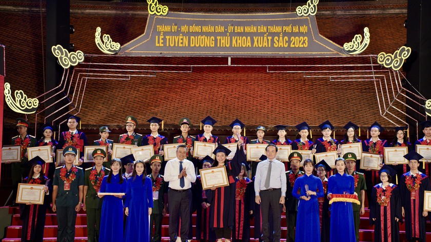 Thủ khoa Trường Đại học Luật Hà Nội Ngô Quỳnh Liên: Nỗ lực học để đòi lại công bằng cho người nghèo - Ảnh 1.