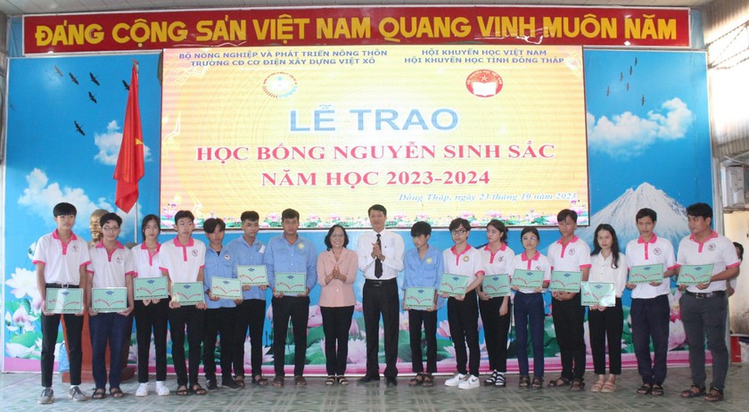 Đồng Tháp: Trao 80 học bổng Nguyễn Sinh Sắc tặng học sinh, sinh viên thuộc hộ nghèo - Ảnh 2.