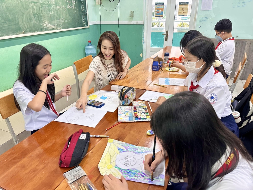 Thành phố Hồ Chí Minh: Kiến nghị bổ sung ngân sách chi tiền dạy buổi 2 cho giáo viên tiểu học  - Ảnh 1.