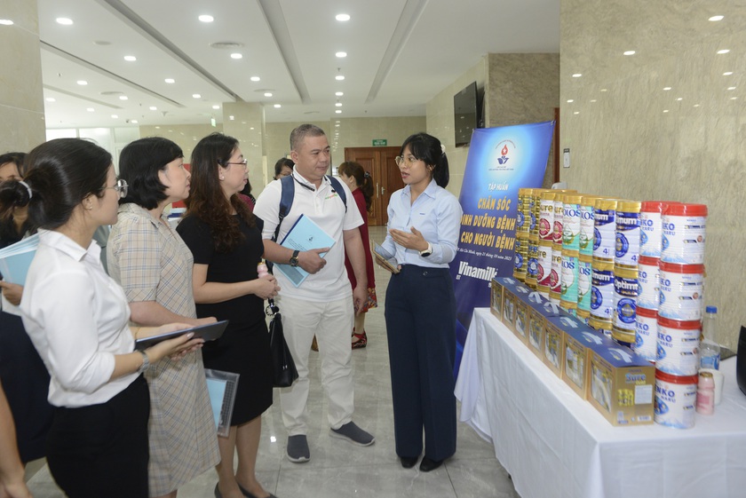Vinamilk đồng hành cùng Câu lạc bộ điều dưỡng trưởng Việt Nam tập huấn chăm sóc dinh dưỡng bệnh lý cho người bệnh - Ảnh 5.