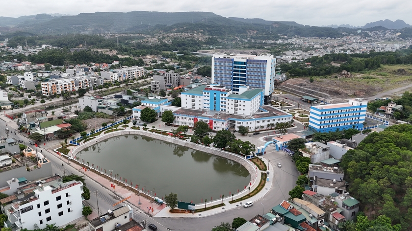 Quảng Ninh: Cận cảnh 3 công trình y tế hơn 1.300 tỉ đồng vừa hoàn thành - Ảnh 1.