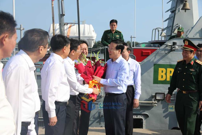 Quảng Ninh: Chủ tịch nước Võ Văn Thưởng thăm quân và dân huyện đảo Cô Tô - Ảnh 1.