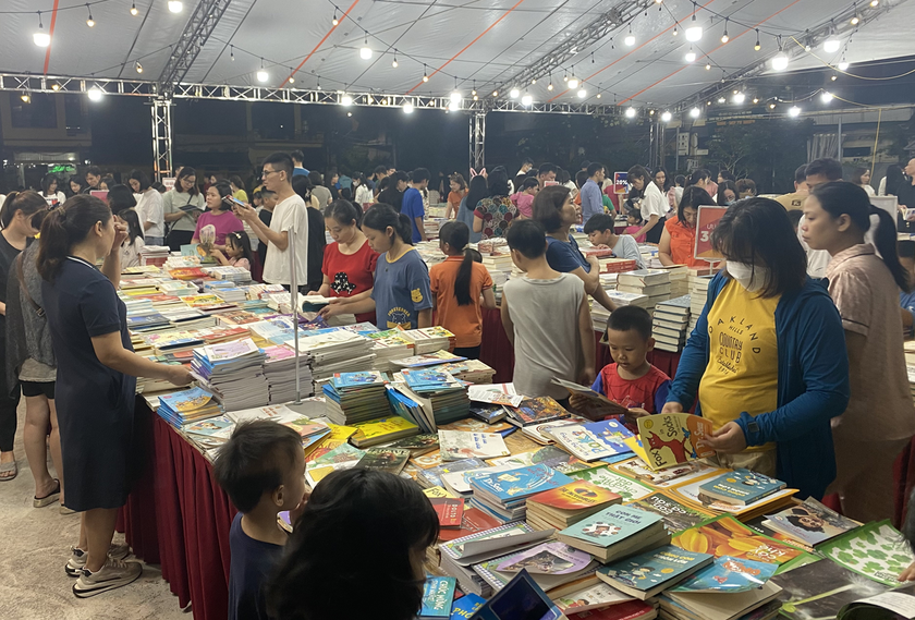 Hàng nghìn lượt người dân tham gia Hội sách Khuyến học Hà Nam 2023 - Ảnh 3.