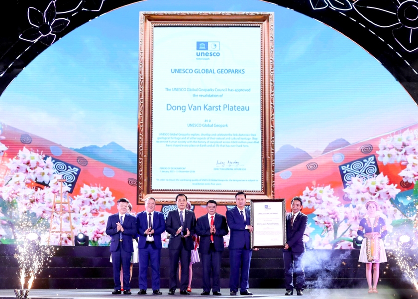 Hà Giang: Cao nguyên đá Đồng Văn nhận danh hiệu Công viên địa chất toàn cầu UNESCO, khai mạc Lễ hội hoa Tam giác mạch - Ảnh 1.
