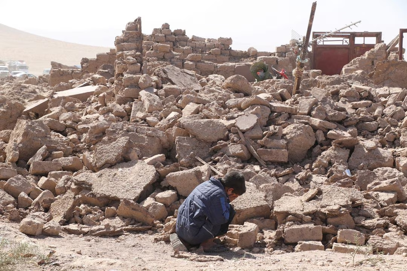 Động đất ở Afghanistan làm hơn 2.400 người thiệt mạng - Ảnh 1.