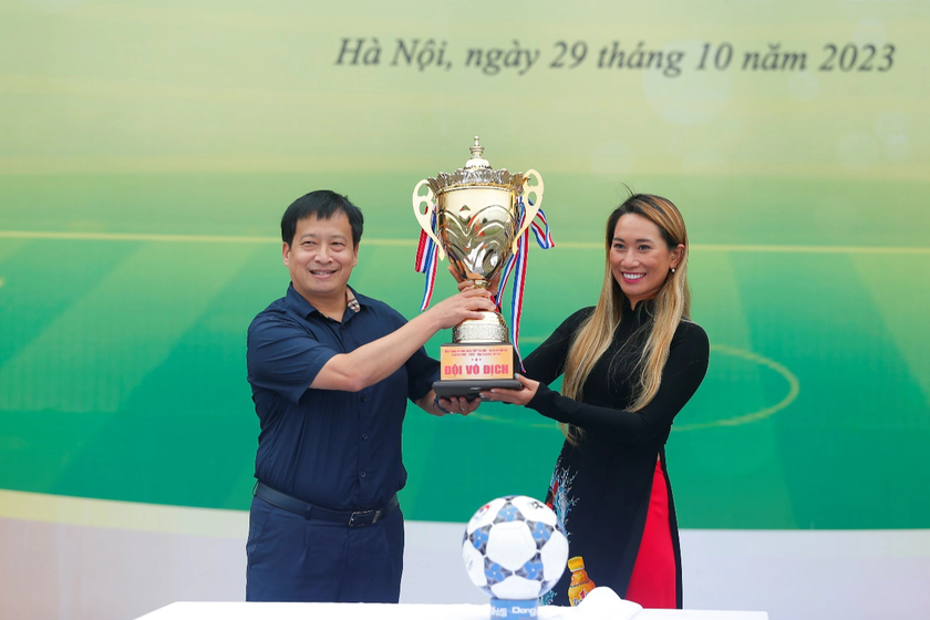 Giải bóng đá học sinh THPT Hà Nội năm 2023 &quot;hút&quot; số cầu thủ kỷ lục - Ảnh 1.