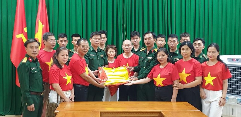 Hội Nhà báo Hà Nội thăm Bộ đội Biên phòng tỉnh Quảng Ngãi - Ảnh 1.