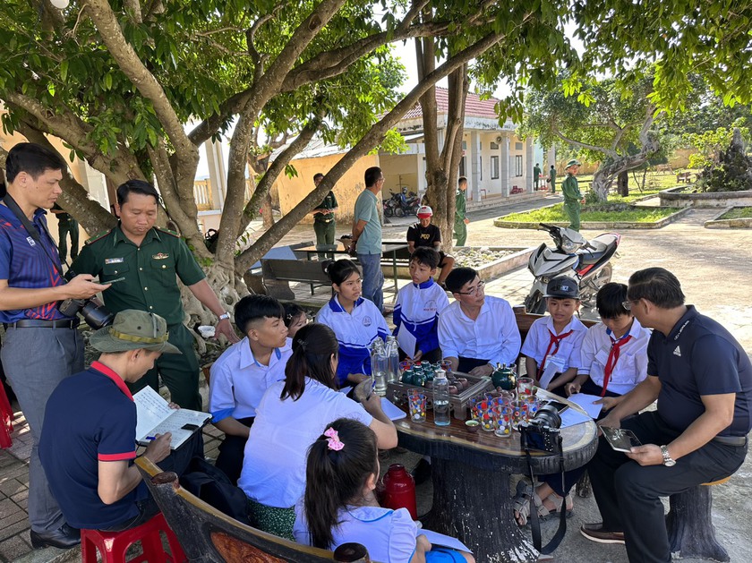 Hội Nhà báo Hà Nội: Trao quà cho học sinh trường tiểu học Bình Thuận, Bình Sơn, Quảng Ngãi - Ảnh 6.