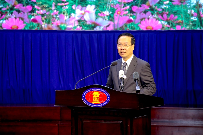 Chủ tịch nước Võ Văn Thưởng thăm Trường Đại học Khoa học Xã hội và Nhân văn Thành phố Hồ Chí Minh nhân dịp 20/11- Ảnh 1.