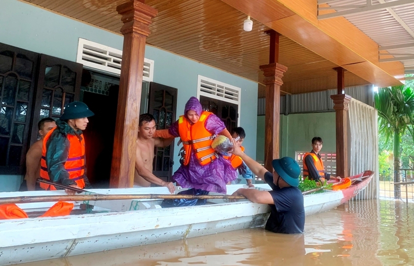 Thủ tướng yêu cầu tập trung ứng phó, khắc phục hậu quả mưa lũ tại khu vực Trung Bộ- Ảnh 3.