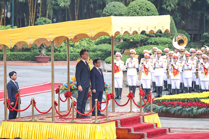 Thủ tướng Việt Nam, Hà Lan chứng kiến lễ ký các văn kiện hợp tác, cùng đạp xe dạo phố Hà Nội - Ảnh 1.