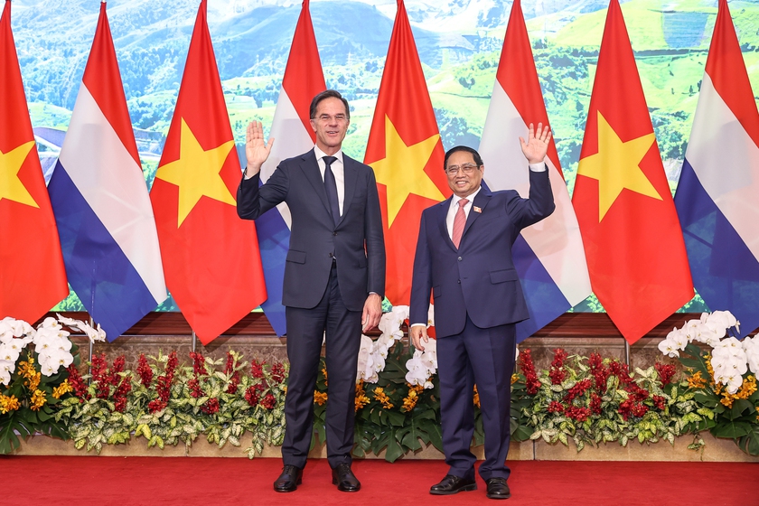 Thủ tướng Việt Nam, Hà Lan chứng kiến lễ ký các văn kiện hợp tác, cùng đạp xe dạo phố Hà Nội - Ảnh 2.