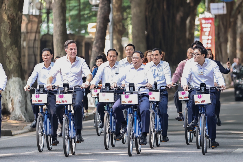 Thủ tướng Việt Nam, Hà Lan chứng kiến lễ ký các văn kiện hợp tác, cùng đạp xe dạo phố Hà Nội - Ảnh 8.