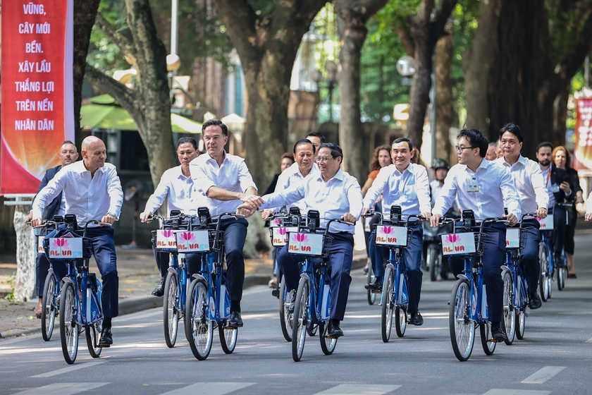 Thủ tướng Việt Nam, Hà Lan chứng kiến lễ ký các văn kiện hợp tác, cùng đạp xe dạo phố Hà Nội - Ảnh 10.