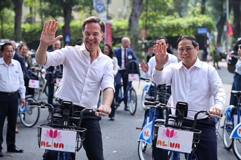 Thủ tướng Việt Nam, Hà Lan chứng kiến lễ ký các văn kiện hợp tác, cùng đạp xe dạo phố Hà Nội - Ảnh 9.
