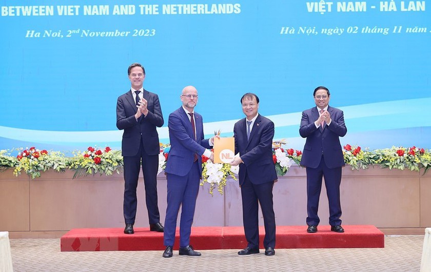 Thủ tướng Việt Nam, Hà Lan chứng kiến lễ ký các văn kiện hợp tác, cùng đạp xe dạo phố Hà Nội - Ảnh 6.