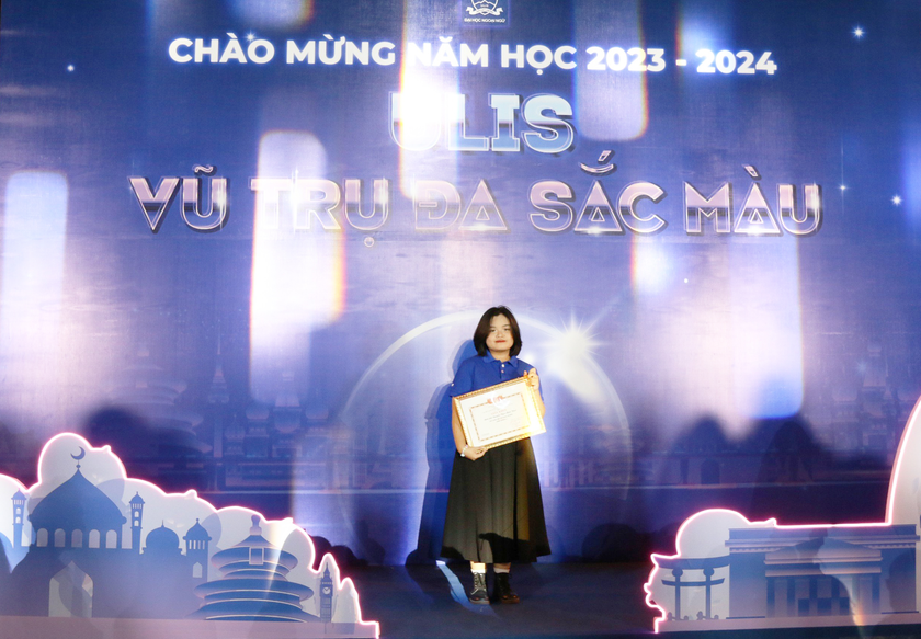 Trở thành thủ khoa đầu vào của Trường Đại học Ngoại ngữ, Đại học Quốc gia Hà Nội, Minh Khuê đã chọn học ngành Sư phạm Tiếng Anh để có thể trở thành nhà giáo trong tương lai. Ảnh: NVCC