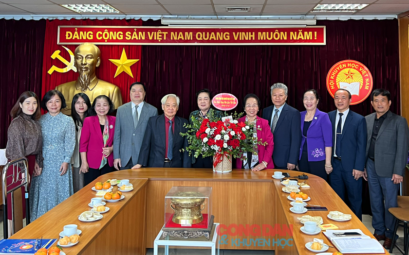 Trung ương Hội Khuyến học Việt Nam gặp mặt chúc mừng Ngày Nhà giáo Việt Nam- Ảnh 1.