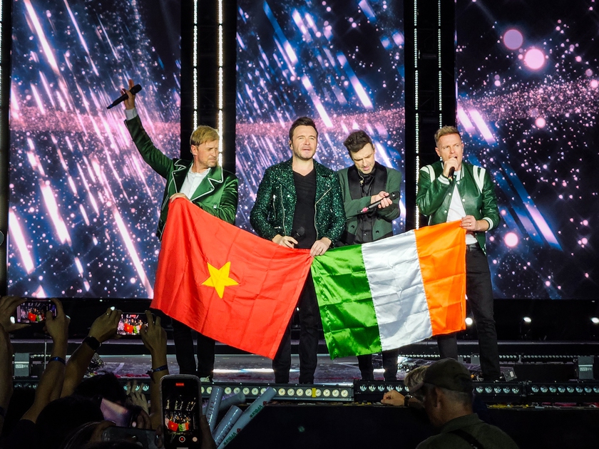 Westlife tỏ tình bằng Tiếng Việt, hát loạt ca khúc thanh xuân của fan Việt- Ảnh 5.