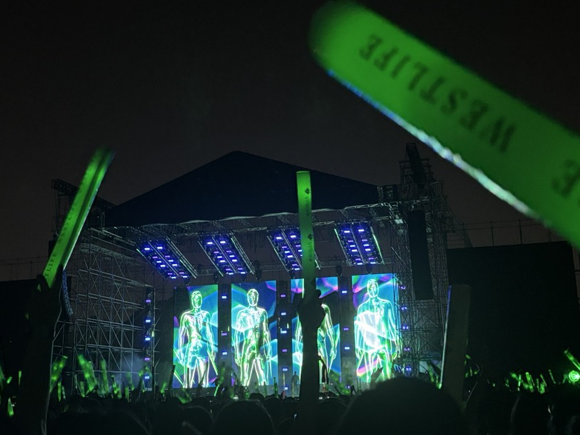 Westlife tỏ tình bằng Tiếng Việt, hát loạt ca khúc thanh xuân của fan Việt- Ảnh 4.
