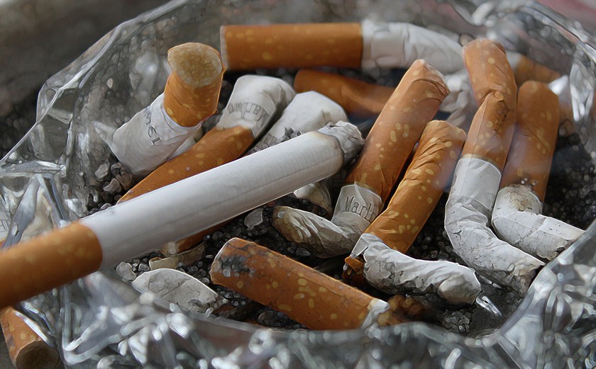 Hút thuốc lá cản trở hoạt động của các protein chống ung thư, khiến việc điều trị bệnh trở nên khó khăn hơn- Ảnh 2.