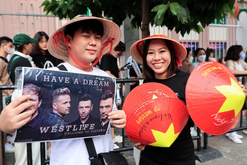 Westlife tỏ tình bằng Tiếng Việt, hát loạt ca khúc thanh xuân của fan Việt- Ảnh 7.