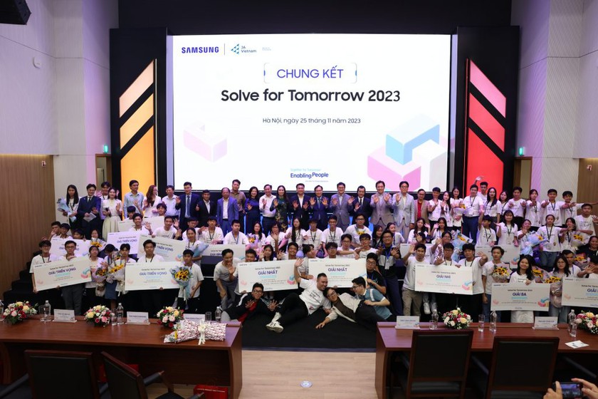 Trao 2 giải nhất cuộc thi tìm kiếm nhân tài công nghệ Solve for Tomorrow 2023- Ảnh 1.