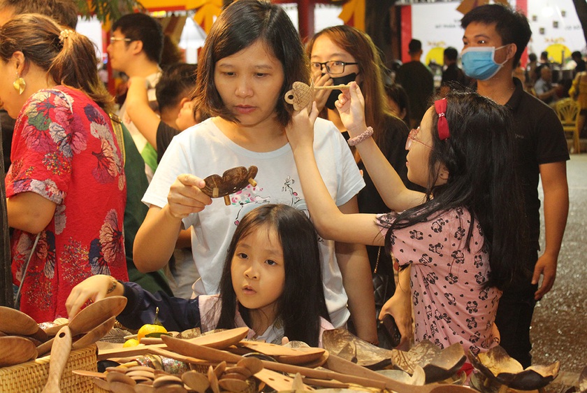 Khai mạc Lễ hội Quà tặng du lịch Hà Nội 2023: “Hà Nội - đến để yêu” - Ảnh 5.