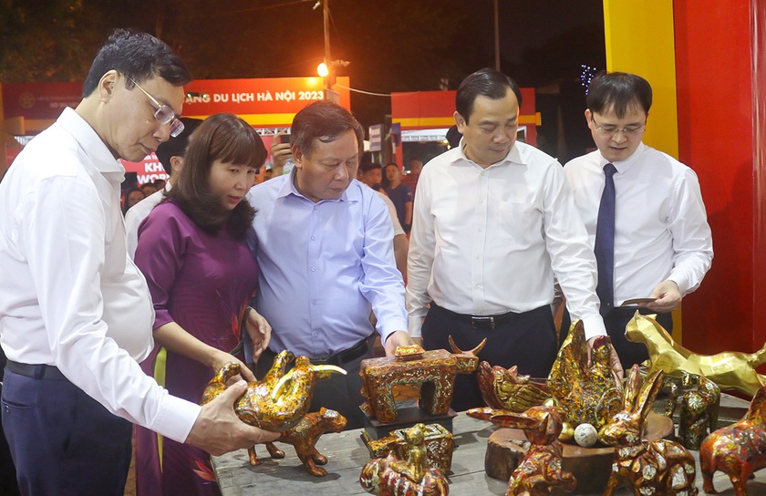 Khai mạc Lễ hội Quà tặng du lịch Hà Nội 2023: “Hà Nội - đến để yêu” - Ảnh 3.