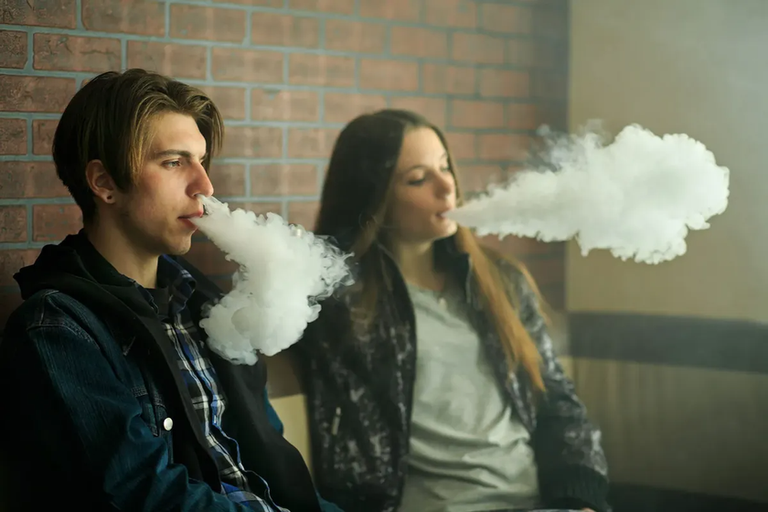 Mỹ lo ngại 2,1 triệu học sinh sử dụng thuốc lá điện tử - Ảnh 4.