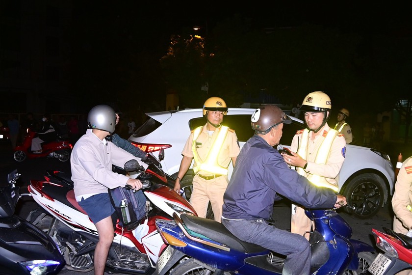 Hải Phòng: Tai nạn giao thông có chiều hướng gia tăng, Chủ tịch thành phố chỉ đạo khẩn - Ảnh 1.