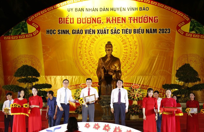 Huyện Vĩnh Bảo, Hải Phòng biểu dương, khen thưởng học sinh xuất sắc tiêu biểu - Ảnh 1.