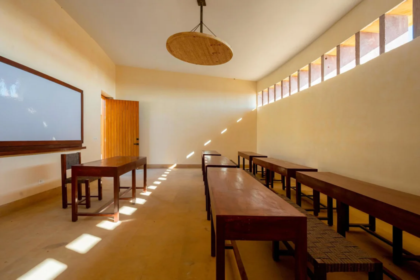 Ngôi trường giữa sa mạc gần 50 độ C ở Ấn Độ vẫn mát mẻ quanh năm- Ảnh 4.