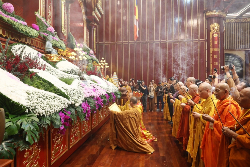 Thành kính đại lễ tưởng niệm 715 năm Phật hoàng Trần Nhân Tông nhập niết bàn tại Yên Tử- Ảnh 3.