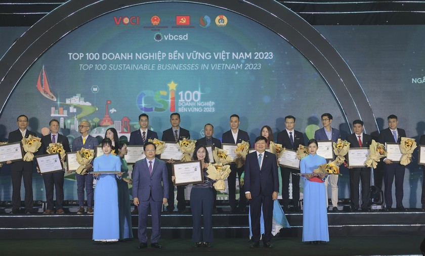 SeABank lần thứ 6 được vinh danh trong Top 100 Doanh nghiệp bền vững Việt Nam
- Ảnh 1.