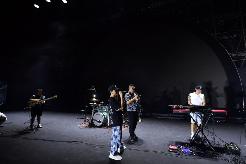 Ban nhạc huyền thoại Maroon 5 chính thức có mặt tại Việt Nam, sẵn sàng cho siêu nhạc hội 8Wonder Winter Summer tại Phú Quốc- Ảnh 9.
