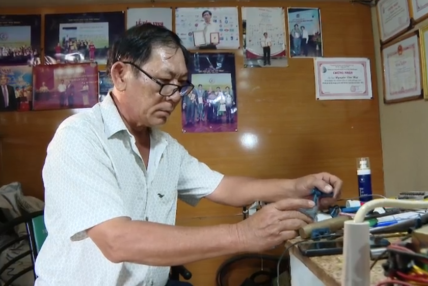 Ông Nguyễn Văn Hai học hết lớp 5, có 5 bằng sáng chế, vào vòng Chung khảo Giải thưởng Nhân tài Đất Việt 2023- Ảnh 1.