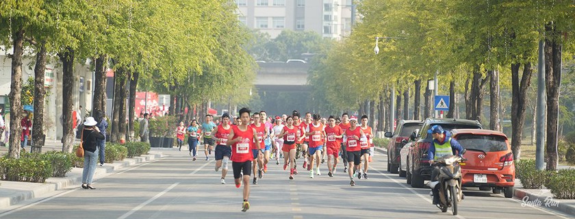 "Sải bước y&ecirc;u thương" c&ugrave;ng Santa Run để thắp s&aacute;ng hy vọng cho trẻ em kh&oacute; khăn- Ảnh 1.