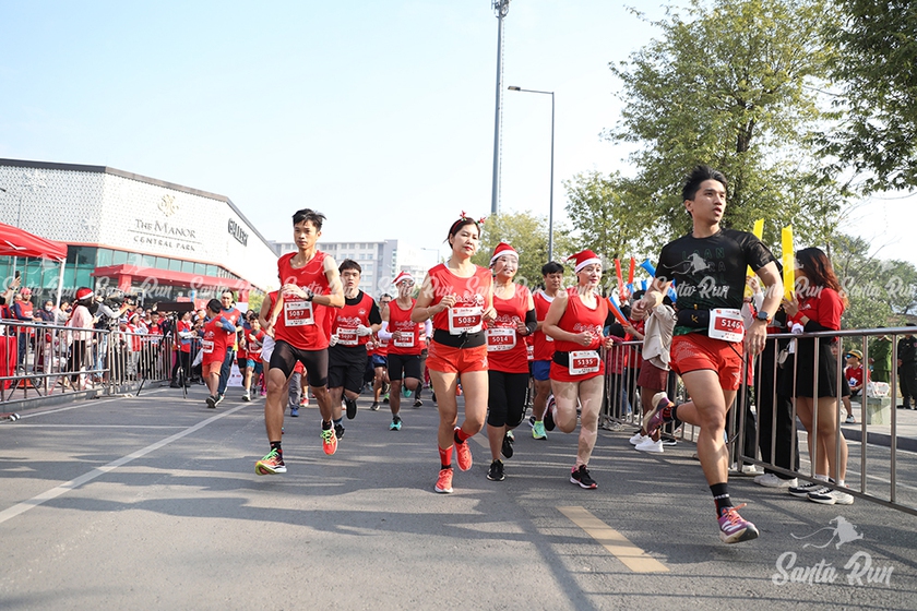 "Sải bước y&ecirc;u thương" c&ugrave;ng Santa Run để thắp s&aacute;ng hy vọng cho trẻ em kh&oacute; khăn- Ảnh 3.