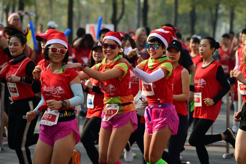 "Sải bước y&ecirc;u thương" c&ugrave;ng Santa Run để thắp s&aacute;ng hy vọng cho trẻ em kh&oacute; khăn- Ảnh 4.